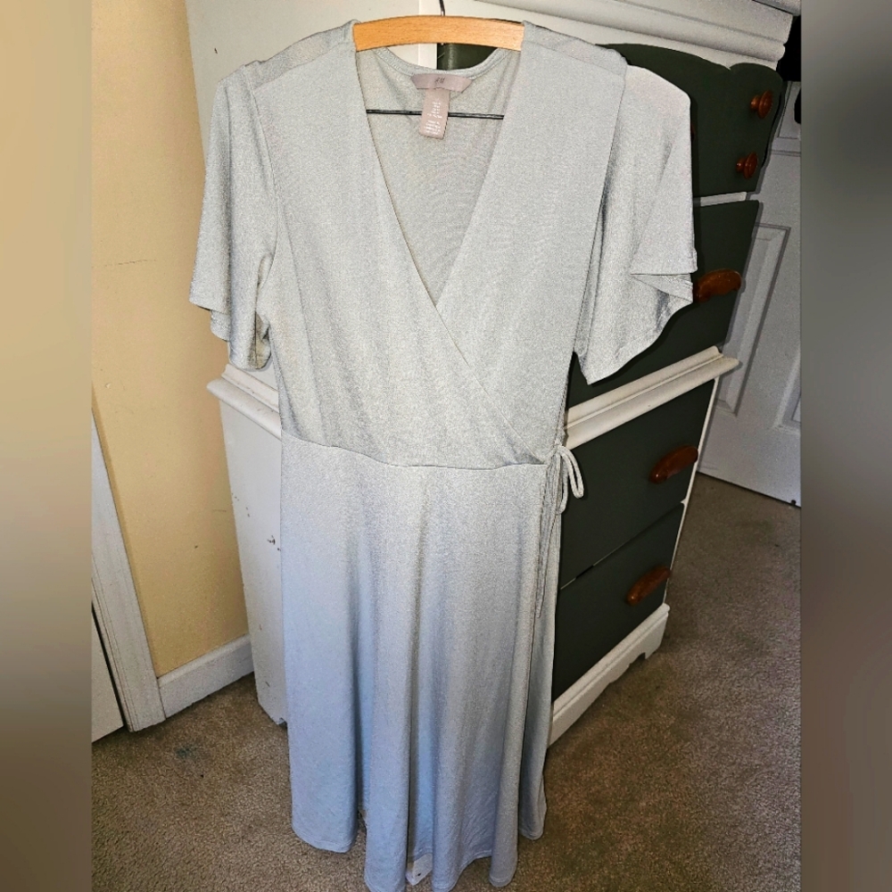 H&M V‎ Neck Wrap Around Dress Sage Green Greyish Color Size M Flutter Sleeve